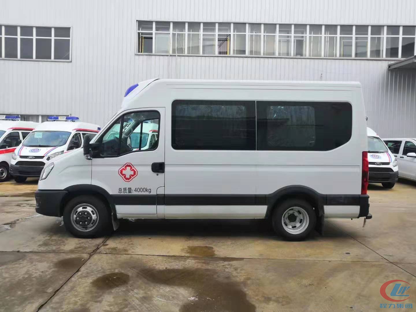 易倍·(中国)体育EMC依维柯救护车宝迪A32救护车背面图